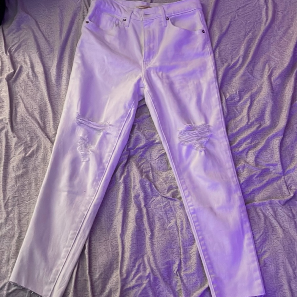 all white levi’s